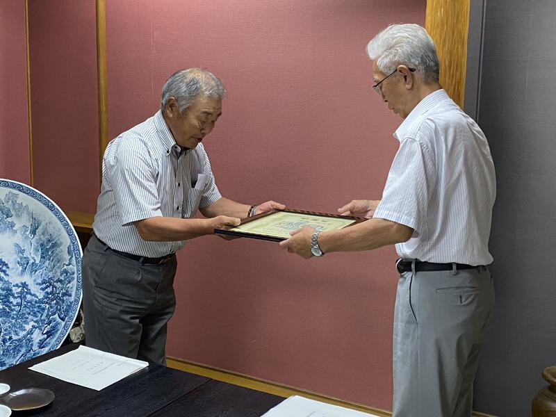 教育振興会長より感謝状が贈られました